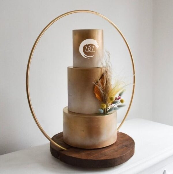 hoop-cake-stand-with-round-wooden-base