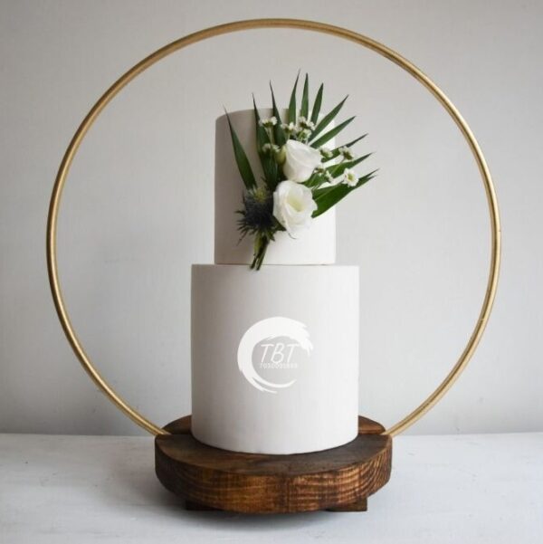 hoop-cake-stand-with-round-wooden-base