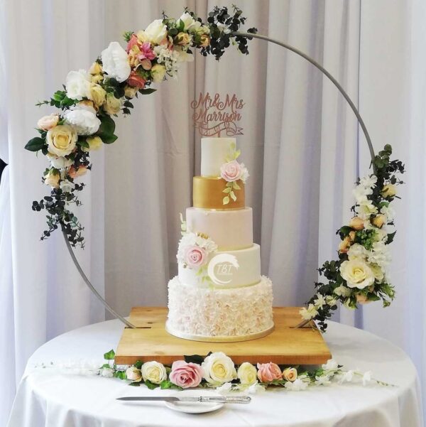 Hoop Cake Stand With Square Wooden Base - Image 2