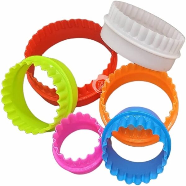 Double Sided Round Shape Plastic Cookie Cutter - Image 3