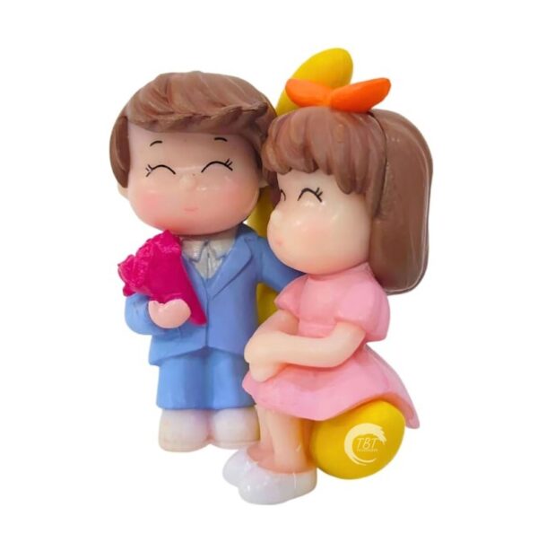 couple-with-moon-cake-miniature-toy