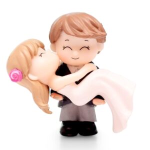 romantic-couple-cake-miniature-toy