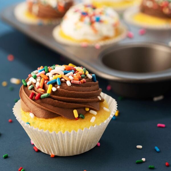 1000 Pcs White Standard Size White Cupcake Paper Liners - Image 3