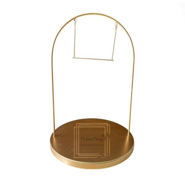u-shape-arch-with-hanging-swing-round-base-cake-stand