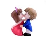 kissing-couple-miniature-figurine-toy